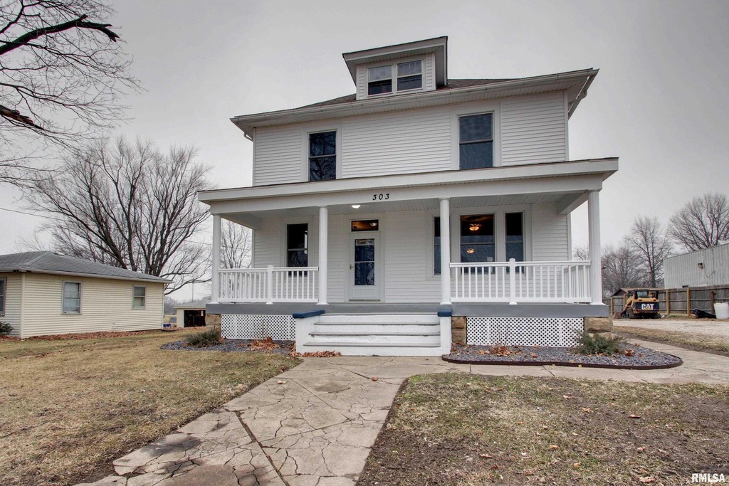 303 W Collins St, Mendon, IL 62351 For Sale