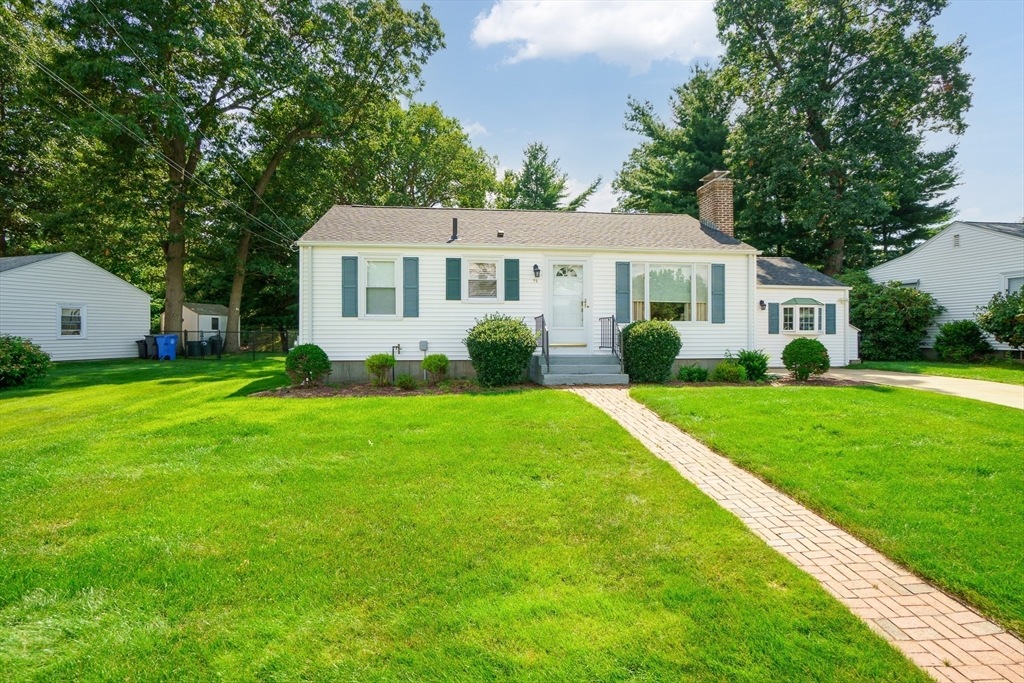 31 Balsam Ct, Cranston, RI 02920 MLS 73231101