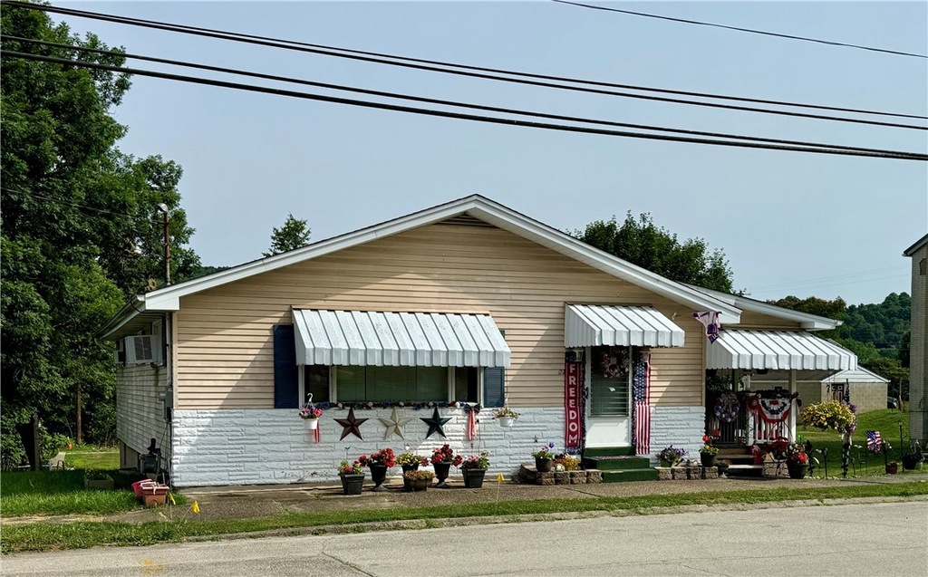 323 Indiana Ave, Avonmore, PA 15618 MLS 1661198