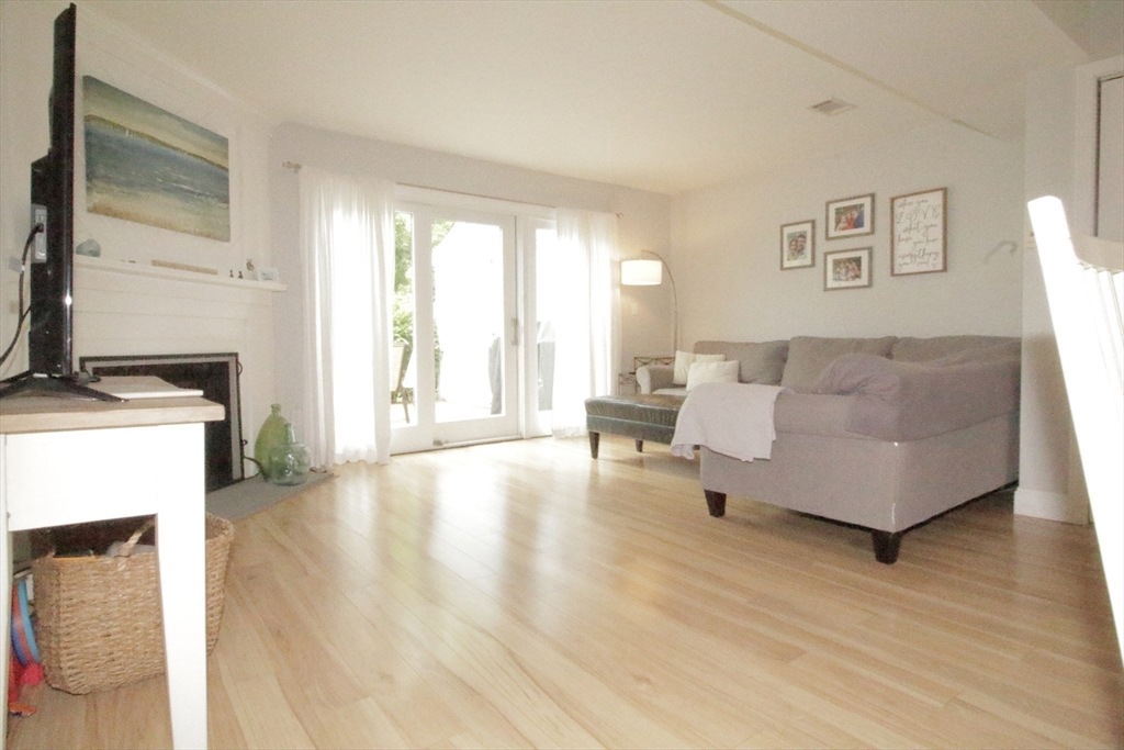 19 Apple Tree Hill Rd Unit 19, Hopkinton, MA 01748 MLS 73252448