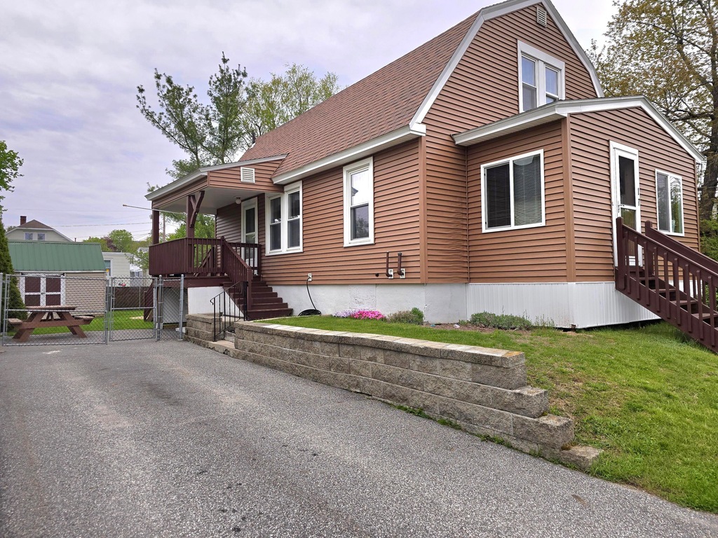 17 Perley St, Lewiston, ME 04240 | MLS# 1590141 | Homes.com