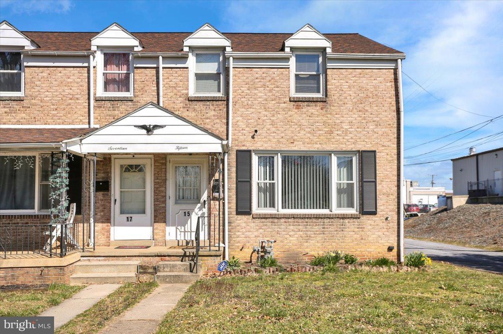 15 N Kenhorst Blvd, Reading, PA 19607 For Sale