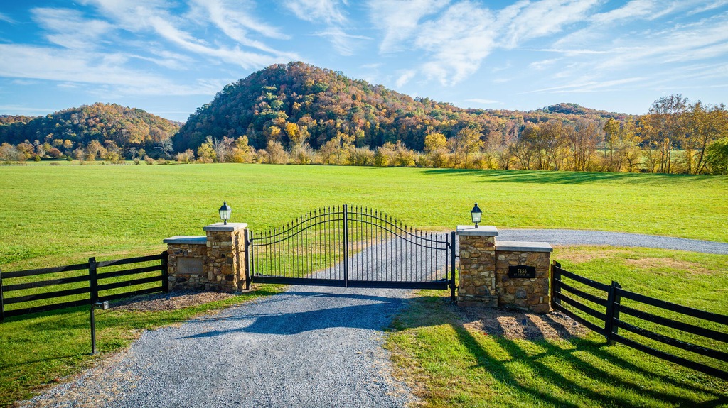 7456 A P Carter Hwy, Hiltons, VA 24258 MLS 9958796