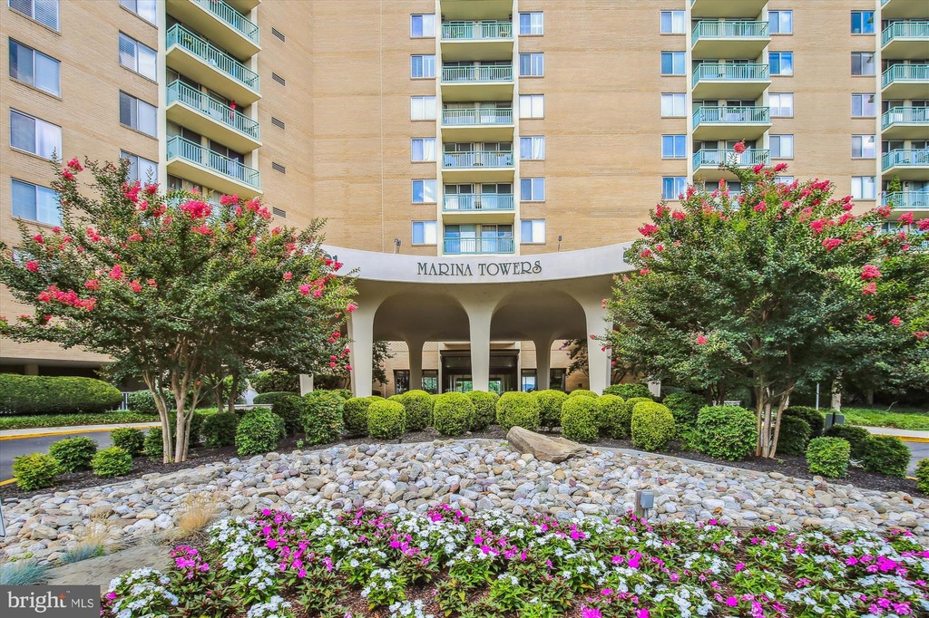 501 Slaters Ln Unit 1206, Alexandria, VA 22314 MLS VAAX2034234