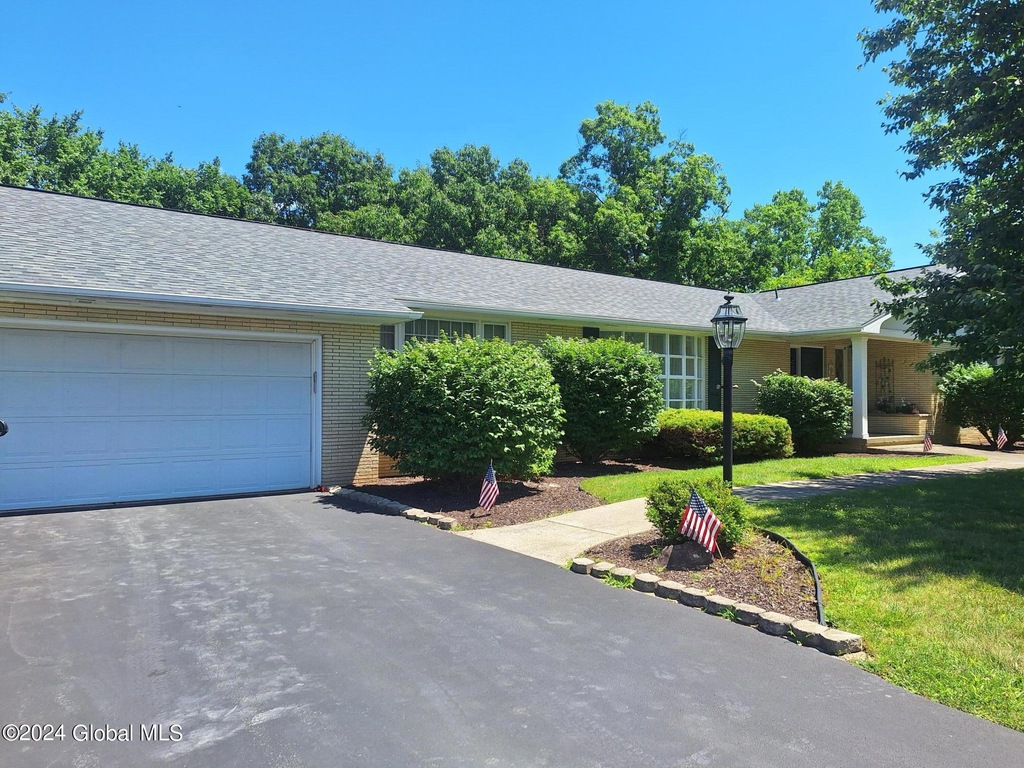 153 Horizon View Dr, East Greenbush, NY 12061 MLS 202419417