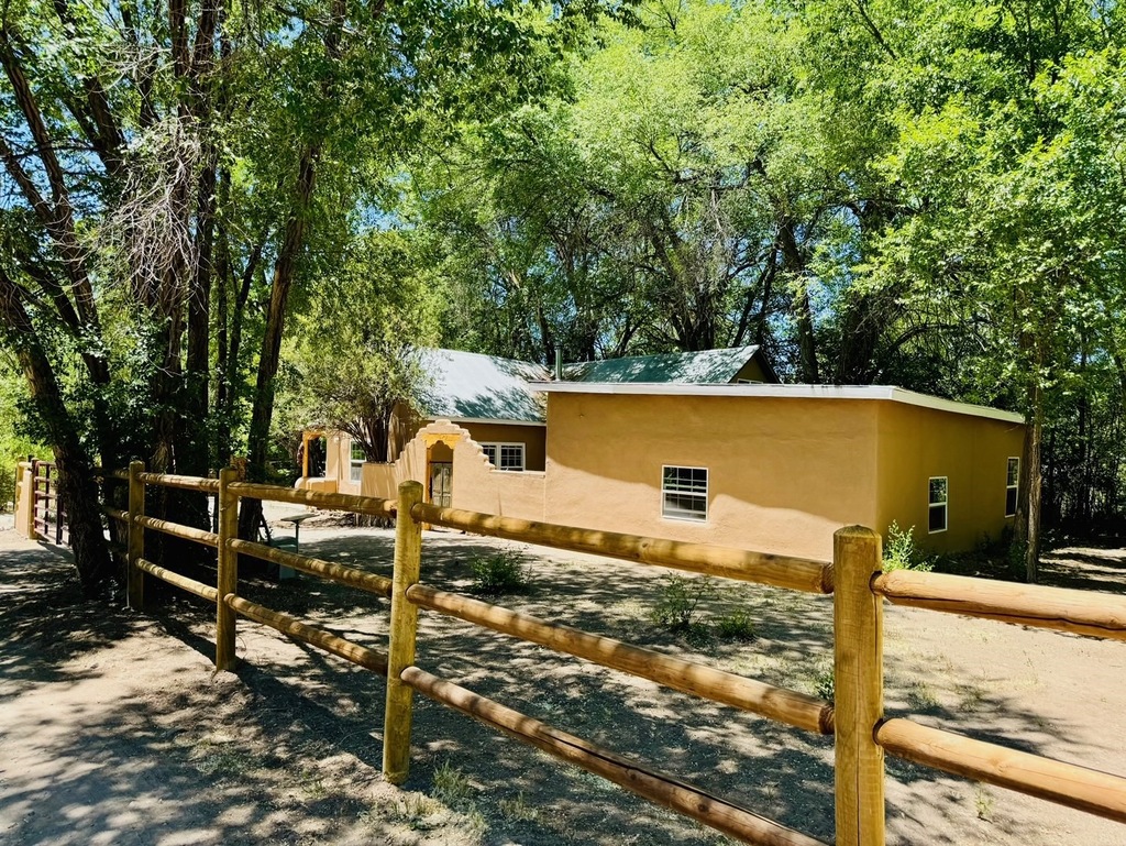 19 1440, Chimayo, NM 87522 MLS 202402088