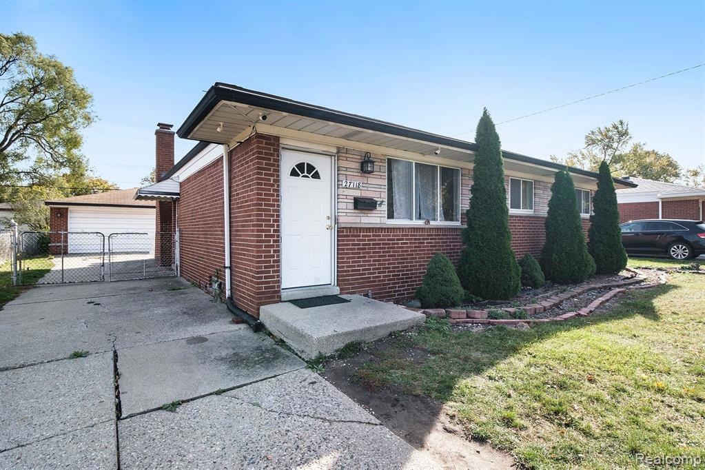 27118 Pleasant Dr, Warren, MI 48088