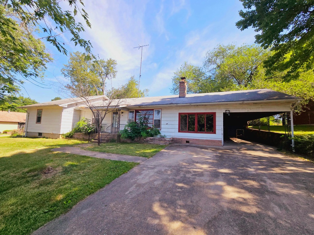 330 Maple St, Cabool, MO 65689 MLS 60271656