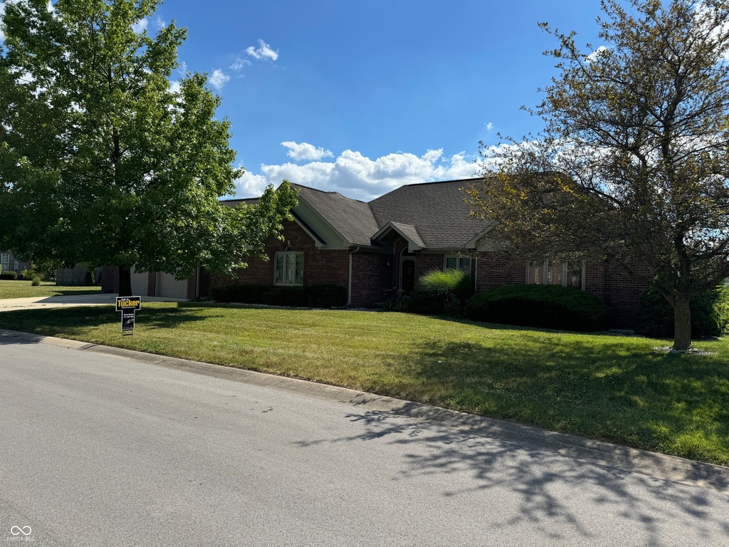 1060 Foxford Dr, Avon, IN 46123 MLS MBR21987492