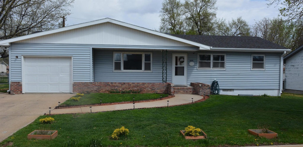1408 E 30th Dr, Kearney, NE 68847 | MLS# 20240516 | Homes.com