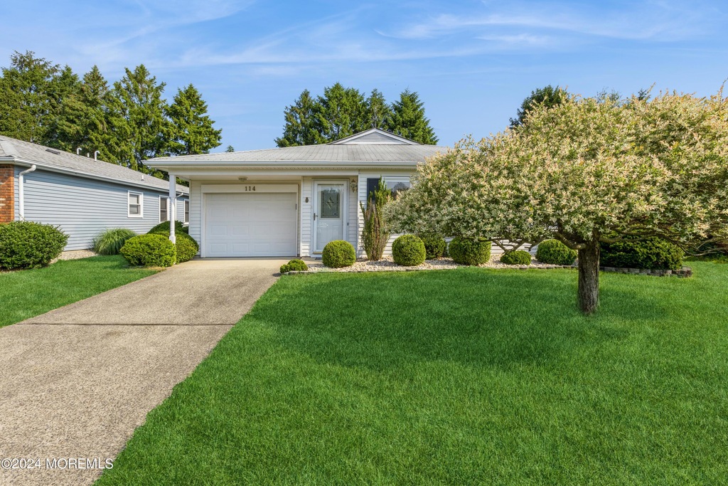 114 Lions Head Blvd S, Brick, NJ 08723