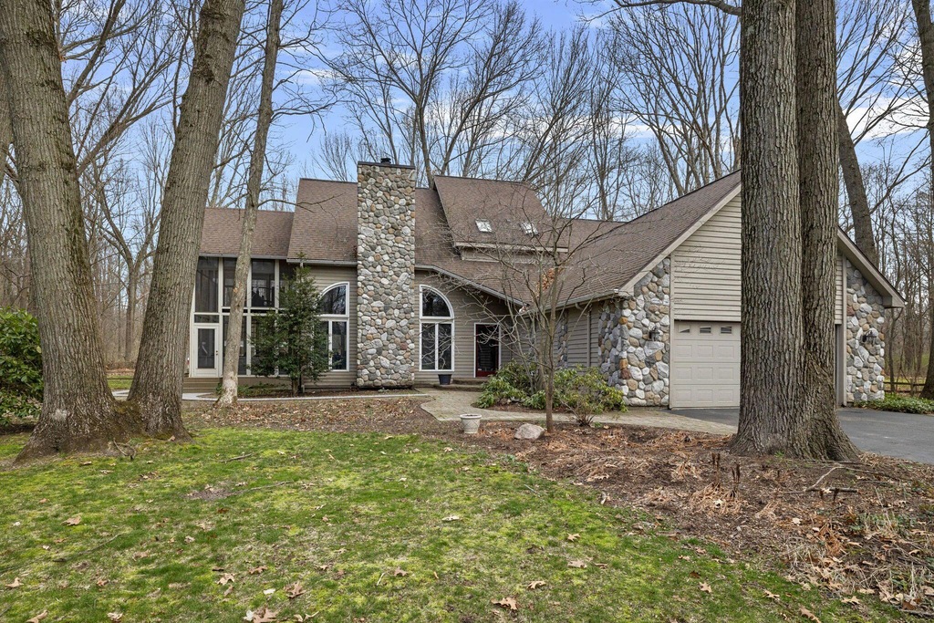 2705 W Glenlord Rd, Stevensville, MI 49127 MLS 24013566