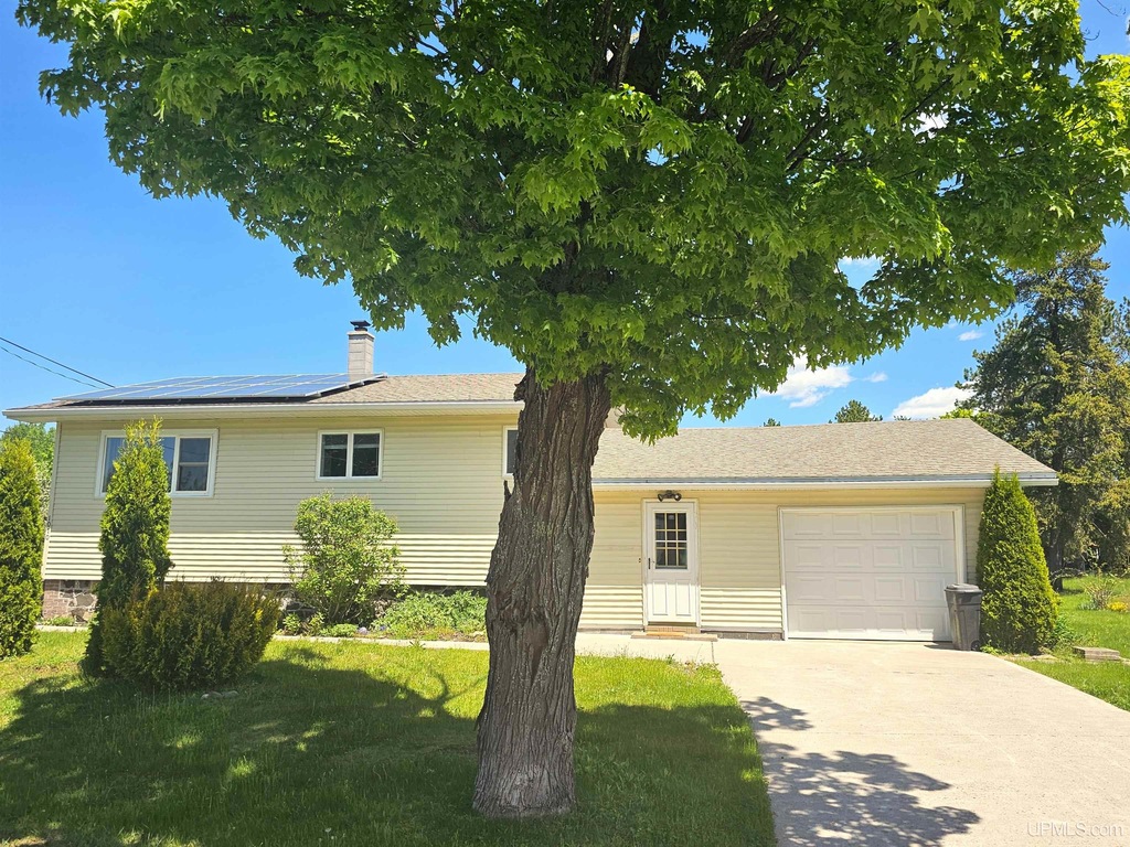 1070 Ahmeek St, Mohawk, MI 49950 MLS 50144156