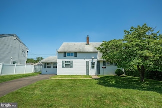 54 Apricot Ln, Levittown, PA 19055