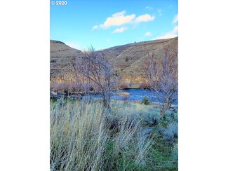 0 1st St, Maupin, OR 97037