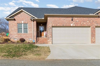933 Arrowhead Ct, Mebane, NC 27302