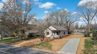 1220 S Park Dr, Reidsville, NC 27320
