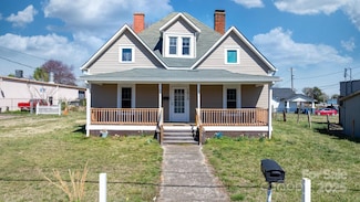 1810 1st Ave SW, Hickory, NC 28602