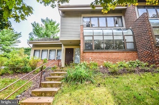 10993 Thrush Ridge Rd, Reston, VA 20191