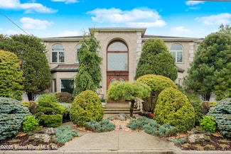 36 Adlers Ln, Staten Island, NY 10307