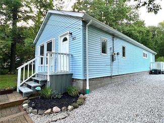 213 Turner Dr, Chardon, OH 44024