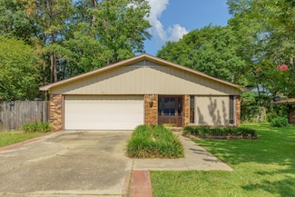 711 Monterrey Ln, Hattiesburg, MS 39402