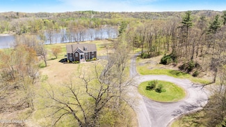 3 Riverside Ct, Stillwater, NY 12170