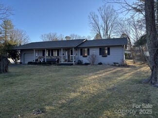 729 Wildflower Ln, Hendersonville, NC 28792