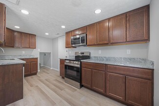 2434 Ravenel Dr, Columbus, OH 43209