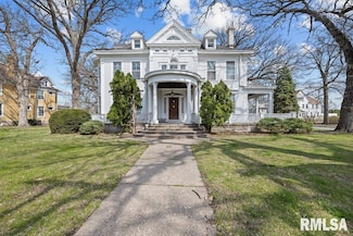810 E Locust St, Davenport, IA 52803