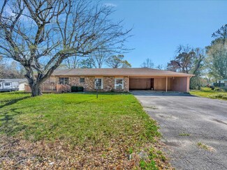 301 Joyce Ln, Lufkin, TX 75901