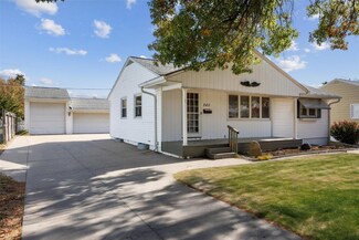 245 24th St NW, Cedar Rapids, IA 52405