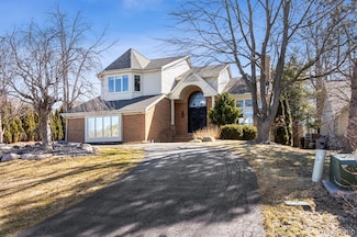 1079 Forest Bay Dr, Waterford, MI 48328