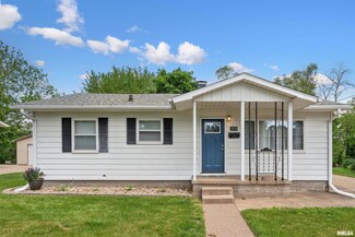 3018 Oak Street Ct, Bettendorf, IA 52722