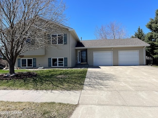 1300 S 40th St, Grand Forks, ND 58201