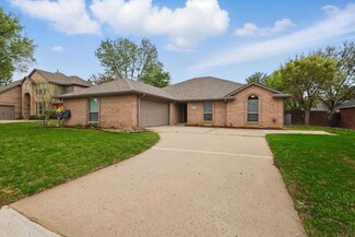 607 Indian Creek Dr, Roanoke, TX 76262