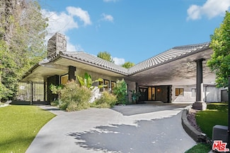 4900 Queen Victoria Rd, Woodland Hills, CA 91364