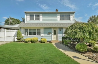 7 Sandy Ln, Levittown, NY 11756