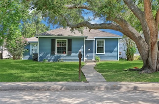 1606 W 8th St, Freeport, TX 77541