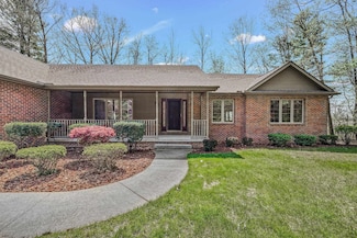 3114 E Beechwood Dr, Midland, MI 48640