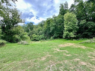 4308 8th Street Rd, Huntington, WV 25701
