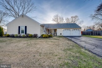 15 Avella Ln, Sicklerville, NJ 08081