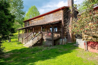 305 Packs Branch Rd, Mount Hope, WV 25880