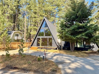 605 Ponderosa Dr, Big Bear Lake, CA 92315