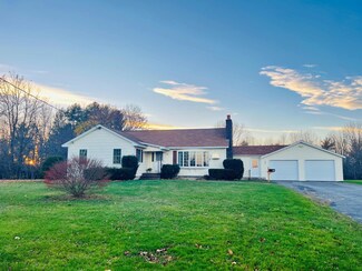 754 Upper St, Turner, ME 04282