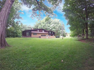 21 Elliot Rd, West Middlesex, PA 16159