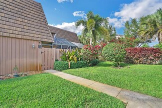 8 Atrium Cir Unit D, Lake Worth, FL 33462