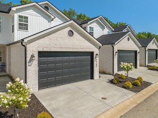 242 Sugartree Ln, Versailles, KY 40383