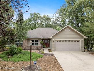 5 Cherokee Ct, Crossville, TN 38572