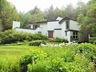 12 Red Brook Rd, Winhall, VT 05340